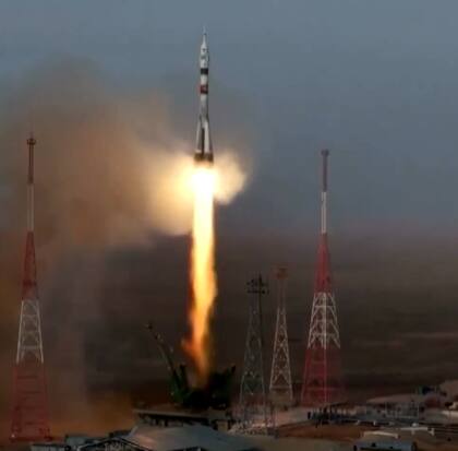 El lanzamiento de la nave espacial Soyuz lanzada desde Kazajstán hacia la EEI