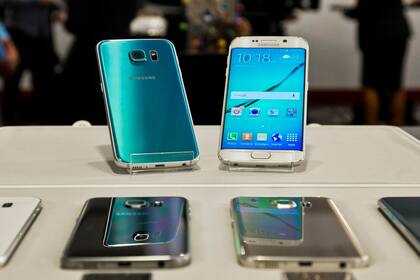 El lanzamiento del Galaxy S6 podría ayudar a Samsung a recuperar el terreno en el mercado frente al iPhone 6 de Apple, su principal rival, sin descuidar el frente iniciado por los fabricantes chinos