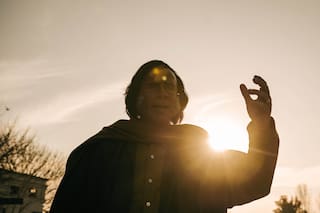 Quién hace de Carlos Menem en la serie