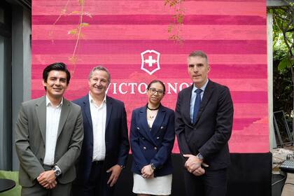 El lanzamiento oficial se realizó en un evento exclusivo en Invernadero Bar, donde clientes, prensa especializada y amigos de la marca conocieron de primera mano los nuevos modelos.