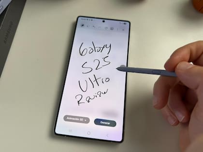 El lápiz del Galaxy S25 Ultra ya no es Bluetooth, pero sigue sirviendo para escribir en pantalla con una bajísima latencia