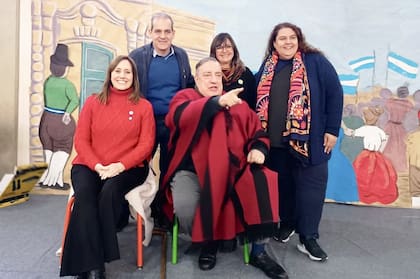 El legado de Dolores Lavalle sigue en pie (En la foto: Dolores Lavalle Cobo, Diego Barón, Mario Passo, Patricia Capello, Silvana D’Aquino)