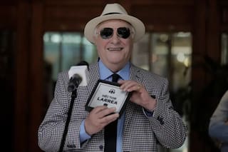 Héctor Larrea tuvo un pico de estrés y se recupera en su casa