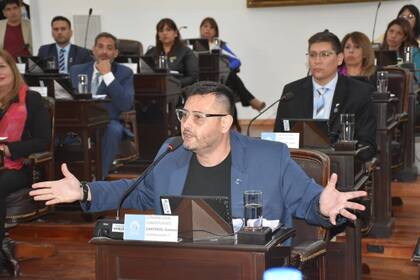 El legislador riojano Canteros rechaza que su proyecto sea hecho "a medida de nadie"