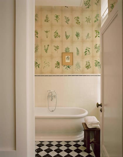 "El lenguaje de las hojas en Edición Particular se llama 'Botánico'. Es un patrón que se repite cada 2.10 metros, ideal para transformar cualquier espacio".