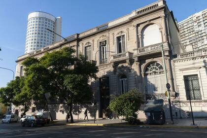 El Lenguas, con el Rulero atrás