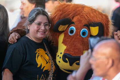El león, la mascota oficial del acto libertario