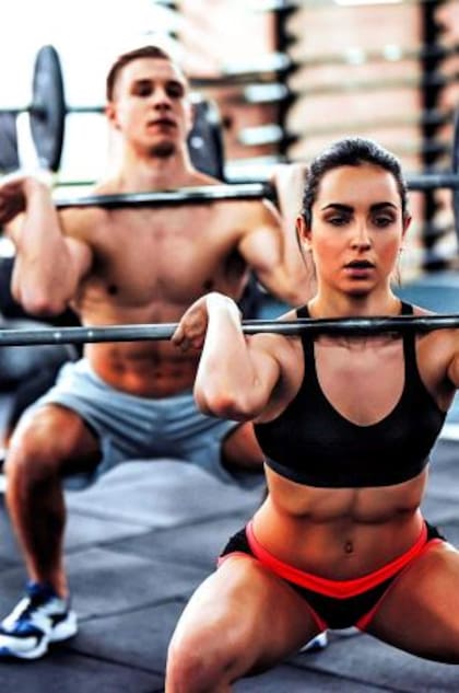 El levantamiento de pesas está incluido en esta disciplina
Foto: iStock