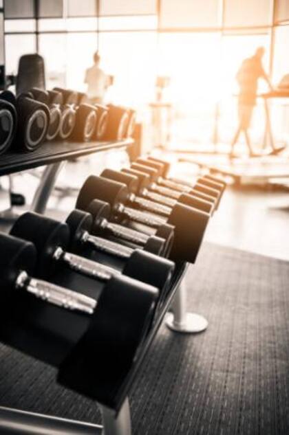 El levantamiento de peso debe estar controlado por un profesional