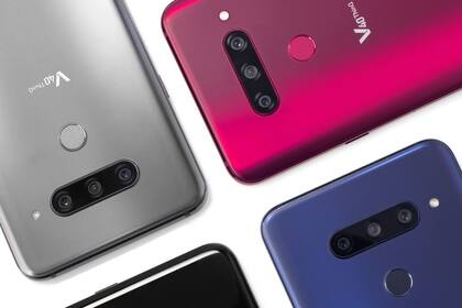 El LG V40 ThinQ tiene tres cámaras traseras: una lente normal, una gran angular y un zoom 2x