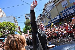 Milei retoma las caravanas y busca atraer electores sin desperfilarse