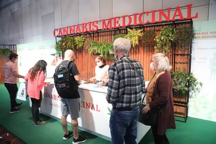 El libro Cannabis medicinal, uno de los más buscados de la muestra
