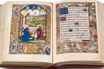 El Libro de horas era un manuscrito ilustrado muy común en la Edad Media que era personalizado y se realizaba de manera exclusiva para cada uno de sus propietarios