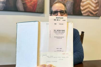 El libro debía retornar a la biblioteca el 4 de diciembre de 1974 (Terrie Wendricks/AP)