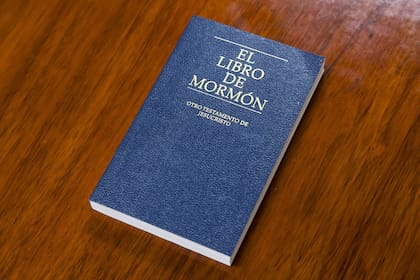 El Libro del Mormón por el que guían su fe los miembros de la Iglesia de los Santos de los Últimos Días.