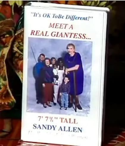 El libro donde Sandy fue reconocida como la mujer más alta del mundo por el Guinness World Records