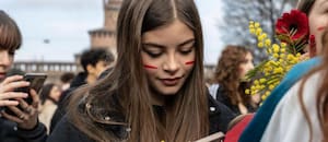 La advertencia del autor de La Generación Ansiosa: no hay que ceder con los celulares y los chicos