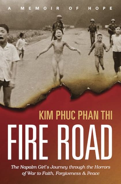 El libro que Kim Phuc escribió donde cuenta su historia