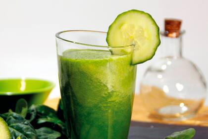 El licuado con verduras es una gran fuente de fibra y antioxidantes