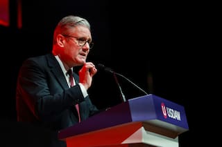 El líder británico Starmer enfrenta más presión por el nombramiento de Mandelson como embajador