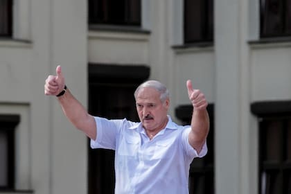 El líder de Belarús, Alexander Lukashenko minimizó la pandemia; su relección derivó en protestas sin presedente