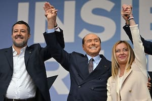 Arde la interna: revelaron demoledores apuntes de Berlusconi sobre Meloni y ella le respondió