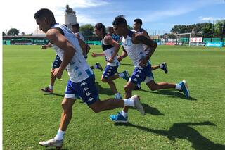 El regreso de Racing fue sin Bou, que se va: quién podría llegar en su lugar
