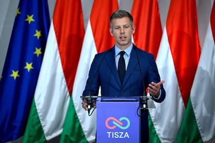El líder del Partido Tisza y primer ministro electo de Hungría, Peter Magyar, en una rueda de prensa en Budapest.