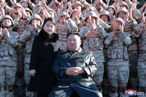 Acompañado por su hija, Kim asegura que Corea del Norte tendrá la fuerza nuclear más poderosa del mundo