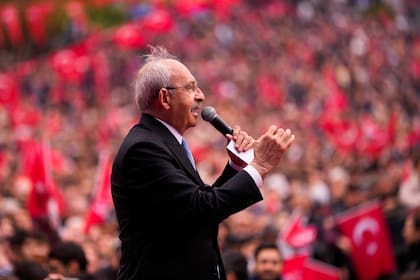 El líder opositor turco Kemal Kilicdaroglu durante un discurso de campaña en Estambul