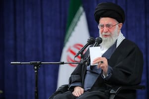 El líder supremo de Irán, tras el inicio del ataque a Israel: "El régimen sionista será castigado"