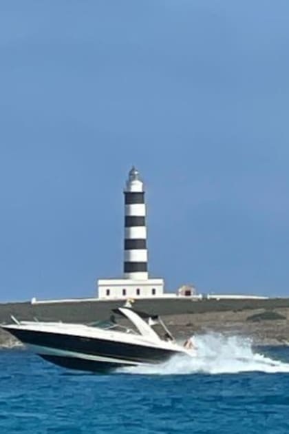 El l’Illa de l’Aire, uno de los siete faros que tiene Menorca. Distribuidos por la costa de la isla, hay cuatro en el norte y tres en el sur. 