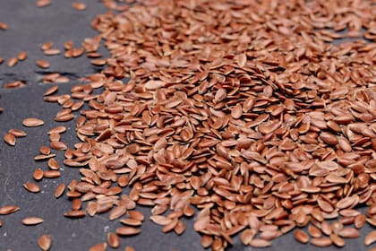 El lino o linaza es una semilla que se destaca por combatir el estreñimiento (Foto Pexels)