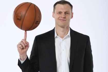 El lituano Martynas Pocius, fue clave en la llegada, ya que fue compañero de Campazzo en Murcia, hoy es parte del staff de los Nuggets y su principal fuente de consulta