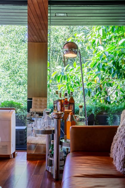 El living, al igual que otros ambientes de la casa, tiene poderoso sistema de audio.