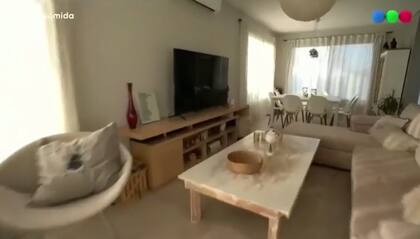 El living de la casa de Silvina Escudero, de estilo minimalista