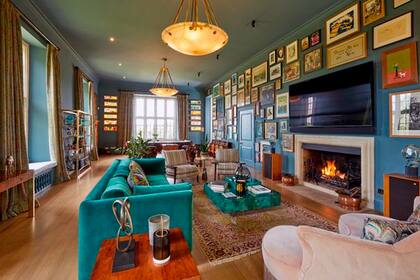 El living de la mansión de Wiltshire que Robbie Williams pone a la venta