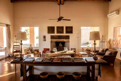El living de la Posada de Los Patos.