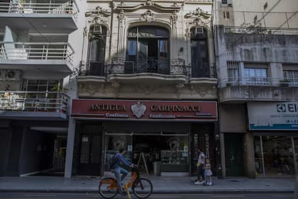 El Living funcionaba en el primer piso de una casa en Marcelo T. de Alvear y Paraná