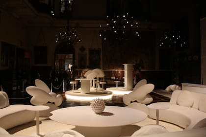 El living incluye esculturas de Elba Bairon