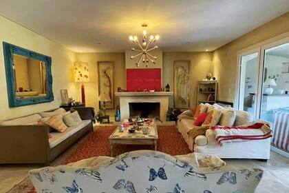 El living que Viale comparte actualmente con sus hijos