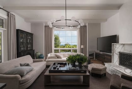 Meg Ryan remodela su mansión para duplicar su valor de venta 4 Living renovado