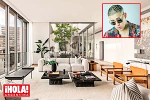 El living se destaca por sus ventanales corredizos que ofrecen vistas panorámicas de la Gran Manzana.