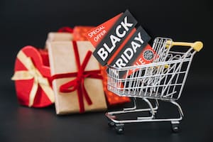 Qué es la “estrategia híbrida”, el mejor método para comprar durante el Black Friday en EE.UU. según la IA
