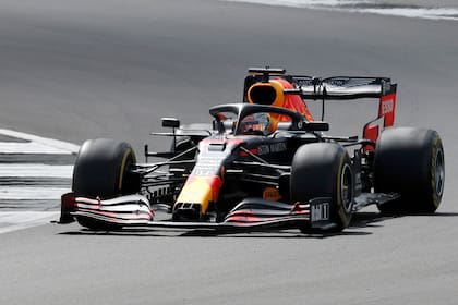 El llamado del box de Red Bulla Racing a Max Verstappen generó la incógnita: el neerlandés podría haber ganado, pero también hacer explotar el neumático delantero izquierdo como le sucedió a Lewis Hamilton, Valtteri Bottas y Carlos Sainz
