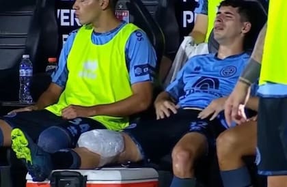 El llando de Ulises Sánchez, de Belgrano, luego de retirarse lesionado de la cancha en el duelo ante Tigre el último viernes. Este domingo finalmente el club cordobés confirmó la rotura de ligamentos cruzados