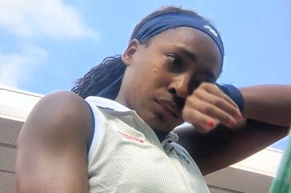 El llanto de Coco Gauff en el momento en que se le da por bueno el saque a Iga Swiatek hace poco más de un mes, también en Roland Garros