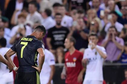 La salida de la cancha, desconsolado