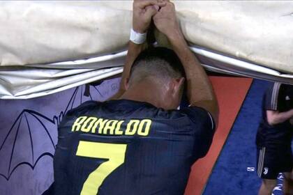 El llanto y la salida desconsolada