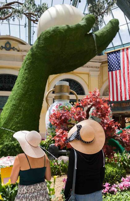 El lobby del hotel Bellagio de Las Vegas.